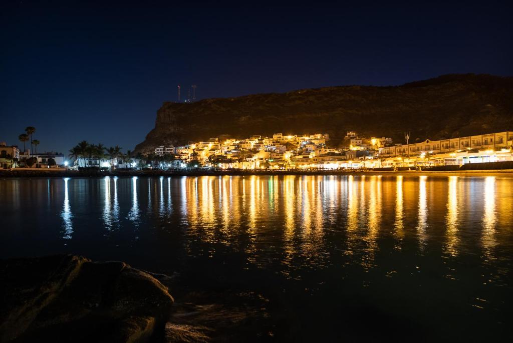 Edificio Playa Apartment Puerto De Mogan Luaran gambar