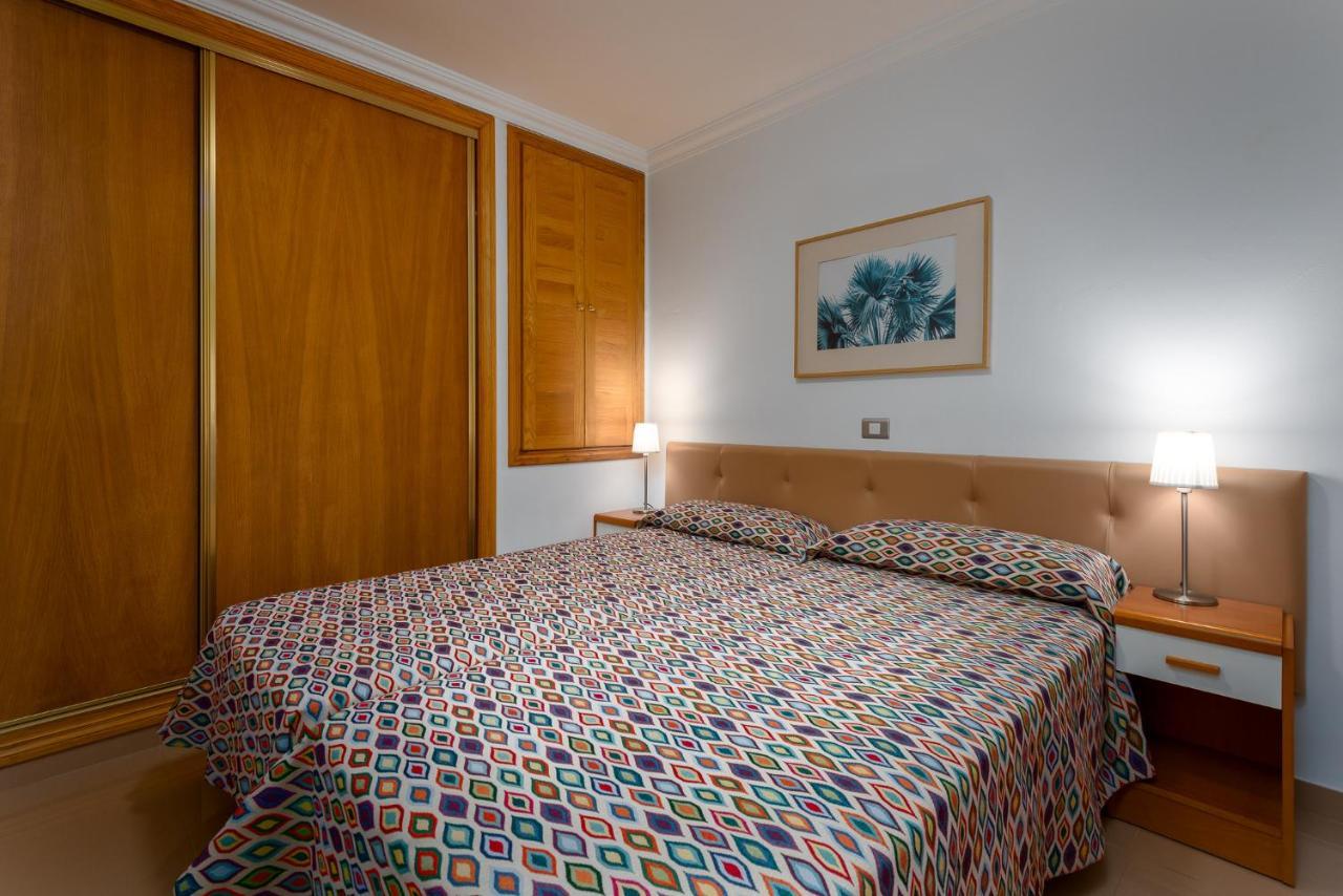 Edificio Playa Apartment Puerto De Mogan Luaran gambar